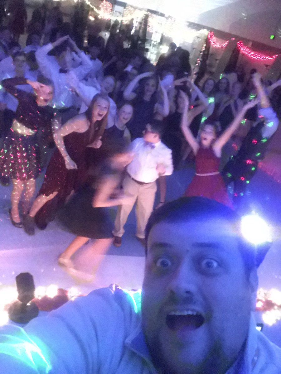 mrhendrixclass's tweet photo. This is better than @TheEllenShow’s selfie if you ask me! Winter MS Formal throwing’ down to the classics! #winterformal18 https://t.co/Mr0PbeRql2