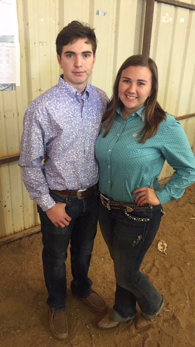 snowsworld01's tweet photo. First Jackpot of the 2018-2019 show season down in the books. So, proud of these two. @meremere0101 #FHSFFA #ShowMom https://t.co/qELzvlN67w