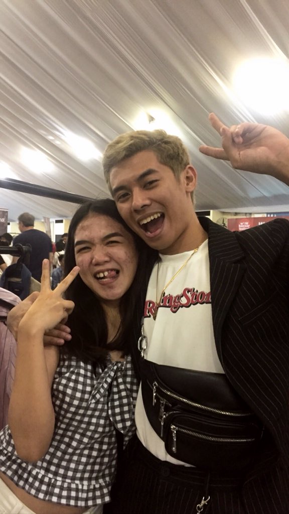 shnmrligon's tweet photo. today was so amazing! I met some of my fave bloggers and I also met again @idaandu @mikewillfly @itsjessav cuz these three makes me kiligggggg!!!! Thank u for saying hi! ✨😁 #BU16 https://t.co/l45jPGBKep