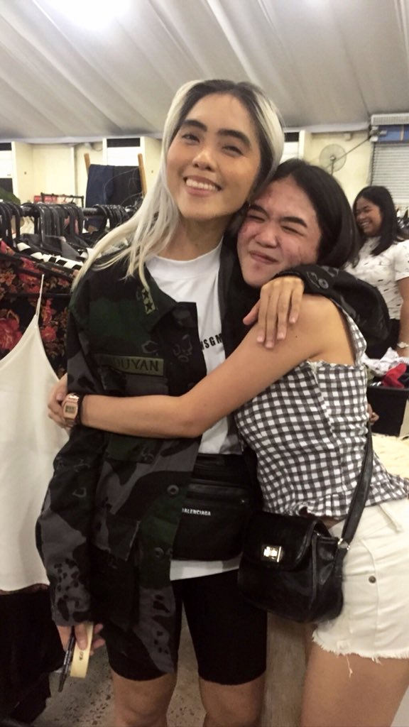 shnmrligon's tweet photo. today was so amazing! I met some of my fave bloggers and I also met again @idaandu @mikewillfly @itsjessav cuz these three makes me kiligggggg!!!! Thank u for saying hi! ✨😁 #BU16 https://t.co/l45jPGBKep
