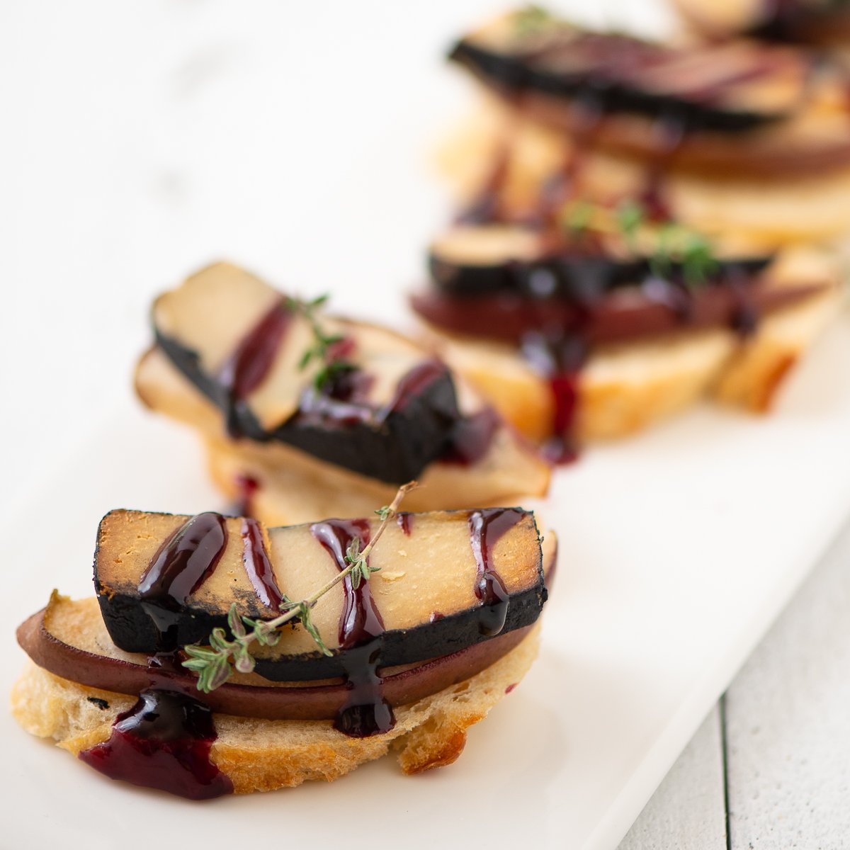 MiyokosCreamery's tweet photo. Miyoko's Black Ash & Pear Crostini will get any holiday party started! Recipe: https://t.co/IFRumFnoQk #Miyokos #WhipUpSomeWOW #MmmadeFromPlants #PlantDairy #Vegan https://t.co/Urup0daHxi