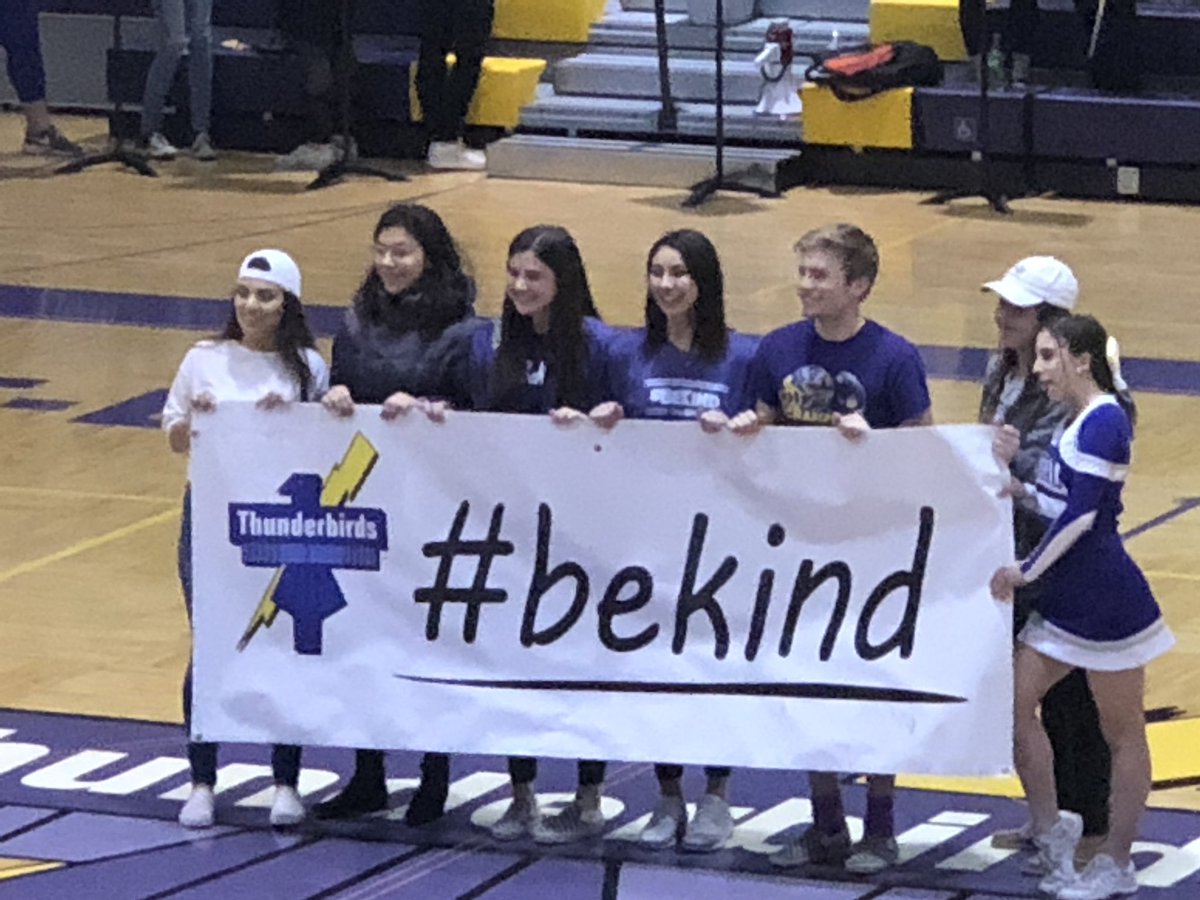 RippeJeff's tweet photo. Great to see @TbirdEMPIRE and @OPSCentralHigh supporting #BeKind! Keep spreading the message. #bpsne #TeamBPS #ChampionsforChildren https://t.co/iGCYFl8GNJ