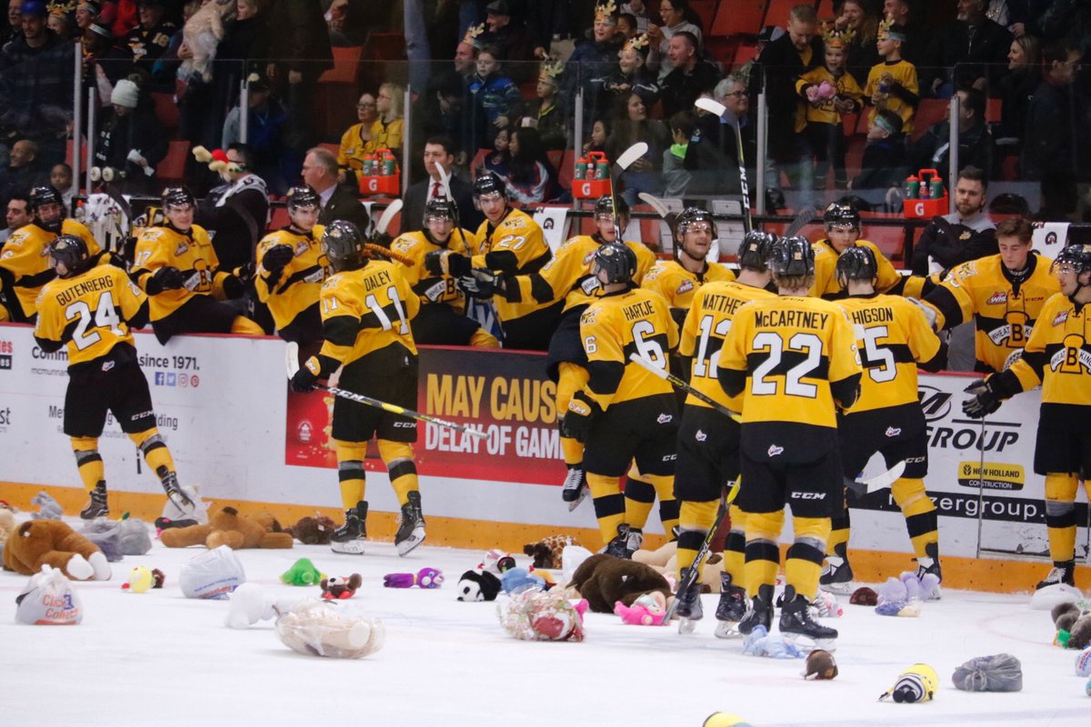 branden_crowe's tweet photo. Goooooooty!!!!! Connor Gutenberg sends the bears flying on a short handed breakaway goal!! #bdnmb #whl @bdnwheatkings 📸 @BrandiPollock28 https://t.co/2gQTZihHLn