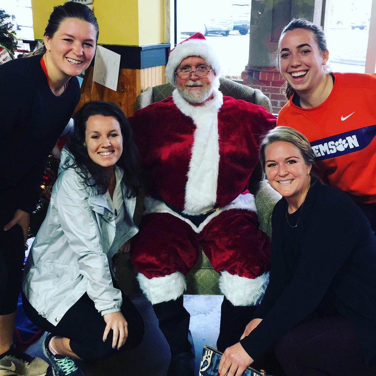 jeanniemclemson's tweet image. Yes we woke up early to go workout on a Saturday, immediately followed up by brunch and a target trip! @edechellis #basicallybasic #surroundyourselfwithgreatpeople  #imalreadysore