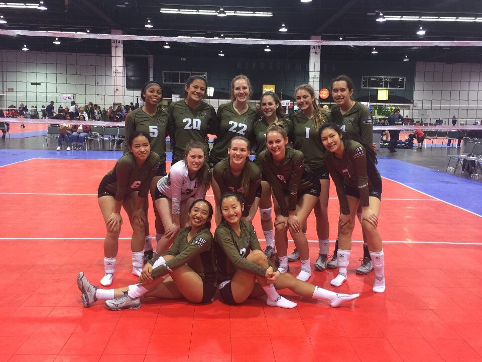 First tournament of the season...sweeping pool play 3-0. Up we go 💪🏻 #apex1 #16A1black #44 😁🏐