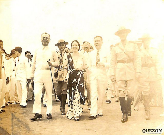 mlq3's tweet photo. 80 years ago, today: December 16, 1938. Malacañan Park. (With MLQ and AAQ are UP Pres. Jorge Bocobo & Exec. Sec. Jorge Vargas, both have bldgs. named after them in UP Diliman) #SepiaSunday https://t.co/MqEcydrma4