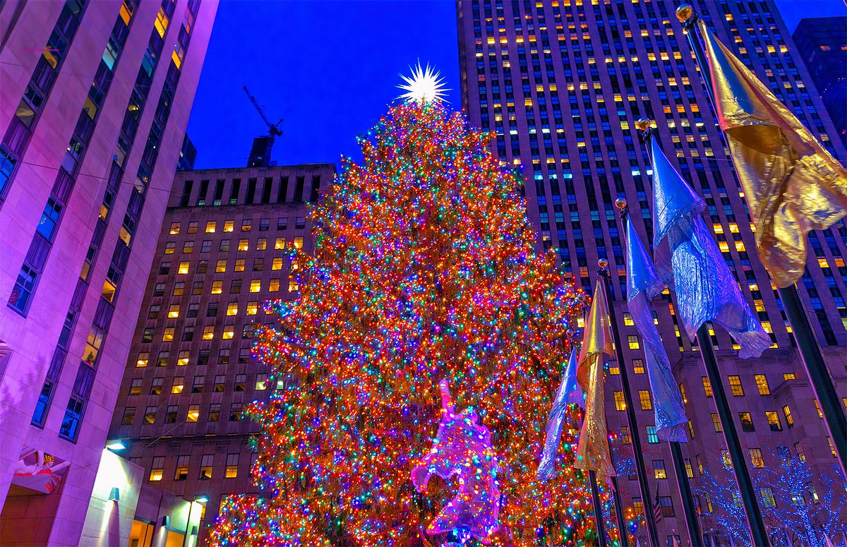 Một New York lộng lẫy với những ánh đèn lung linh và những ngôi nhà tuyết trang trí rực rỡ cho mùa Giáng sinh, hãy xem qua những bức ảnh của Inga Sarda-Sorensen trên Twitter để cảm nhận vẻ đẹp lung linh này.