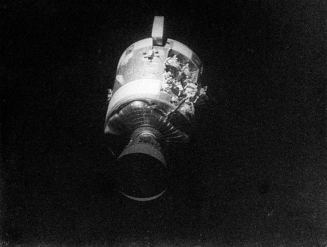 BradyHeywoodPod's tweet image. 'This view of the severely damaged #Apollo13 #ServiceModule (SM) was photographed from the #LunarModule / #CommandModule (LM/CM) following SM jettisoning'. More information can be found here: buff.ly/2S2pe0w 
#BradyHeywoodPod #BradyHeywood #Podcast #Space Source: #NASA