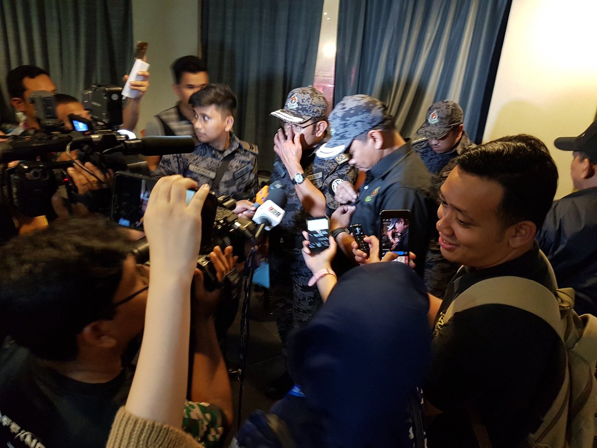 KPISM's tweet photo. @GreenBi18114176 @kasthuribai @chedetofficial @drwanazizah @muhyiddin_my @mkula @AzisJamman @MuhyiddinYassin @IsmailBakar60 @KP_JIM Telah banyak kejayaan yg ditempa oleh JIM di bawah kepimpinan DS Mustafar Ali, dgn semangat Duty Joy Passion yg dibawa oleh beliau kpd warga JIM.. membawa kpd Pelaksanaan 15 ribu Operasi Penguatkuasaan bg membebaskan Malaysia dari PATI demi Malaysia tercinta. https://t.co/SxDIk58SLB