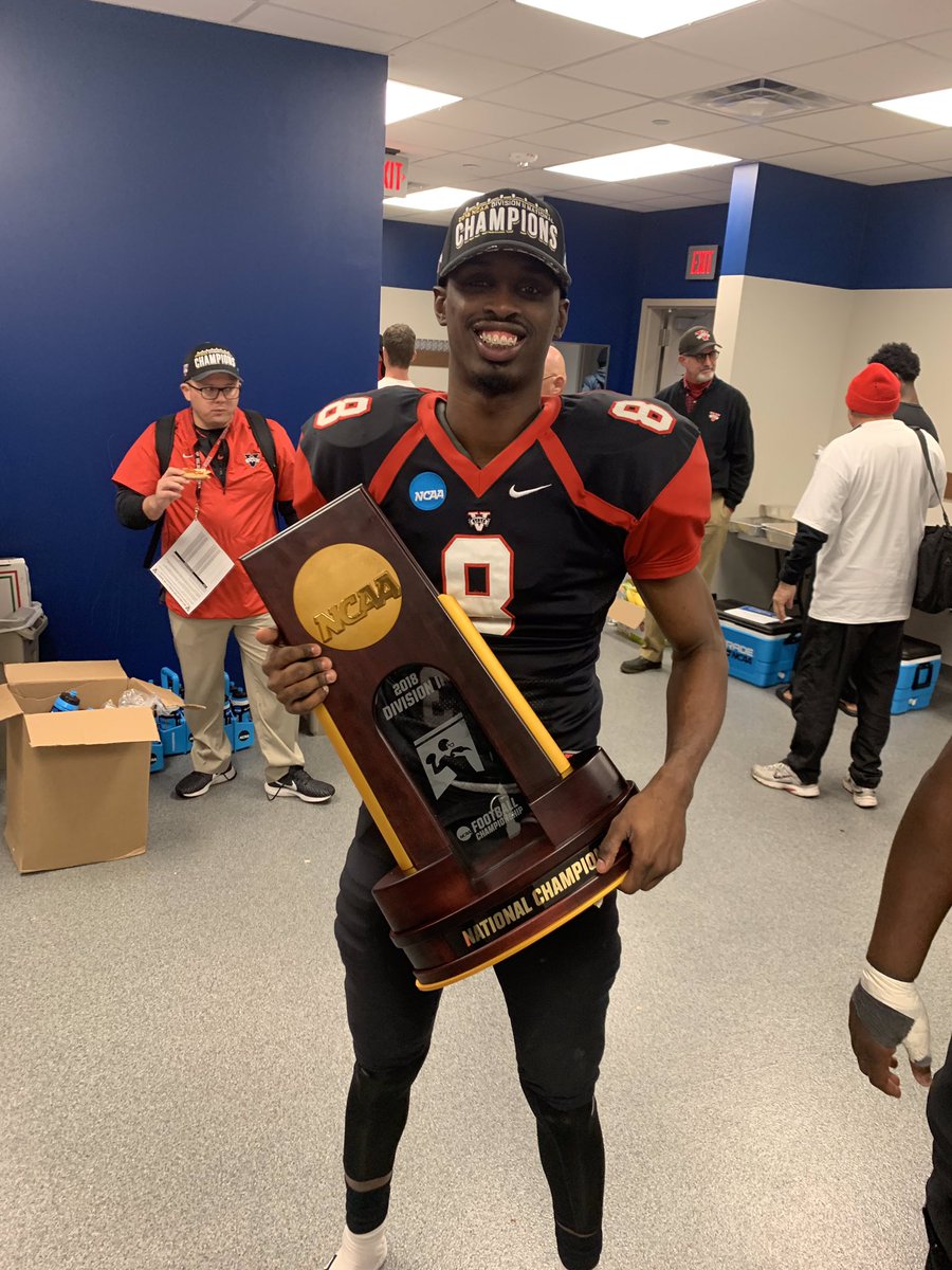 tootallmyers4's tweet photo. Champs🏆💰🔴⚪️⚫️#BlazersNatiom https://t.co/X8VpVmyX0B