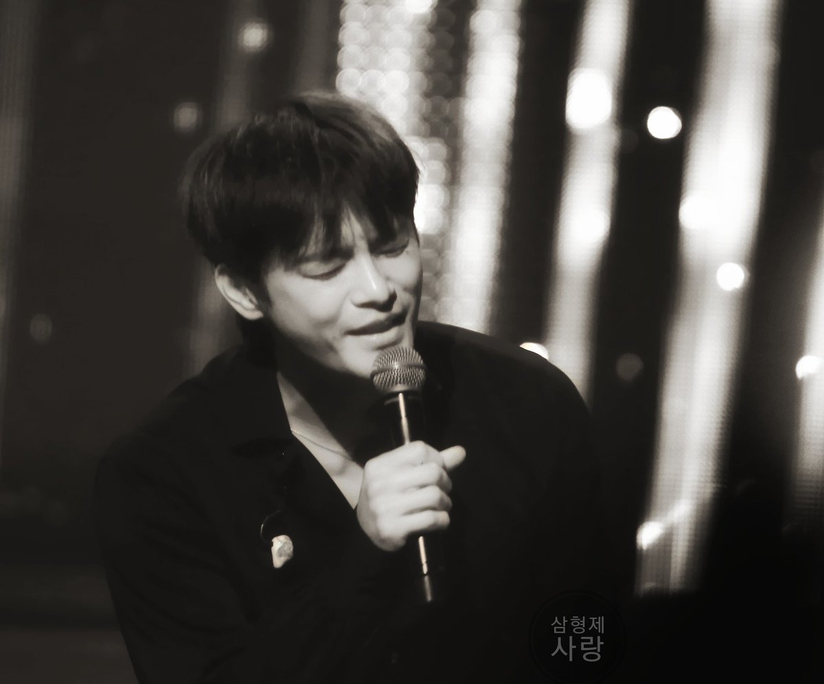비오는 날
감성 촉촉히 적셔주는
내가수 서.인.국
#서인국 #seoinguk #ソイングク #팬콘서트 #1208