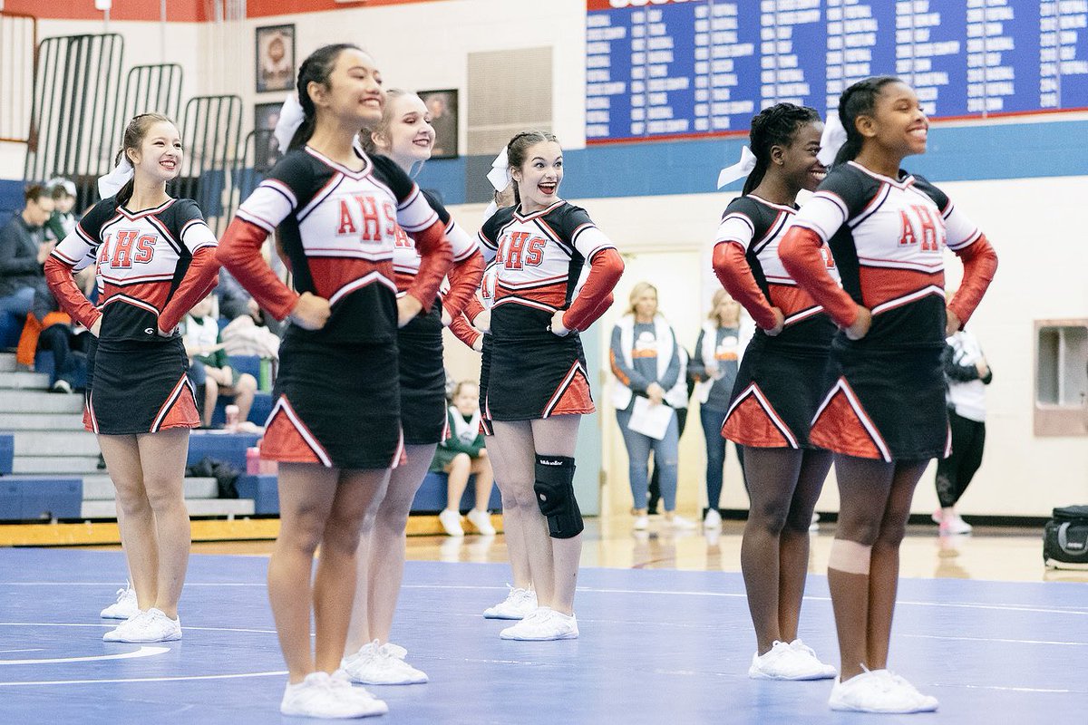 KClaxton2020's tweet photo. What a great day to be a Red Hawk❤️ #FTF19 @troyathenscheer https://t.co/4uGnOHUlDh
