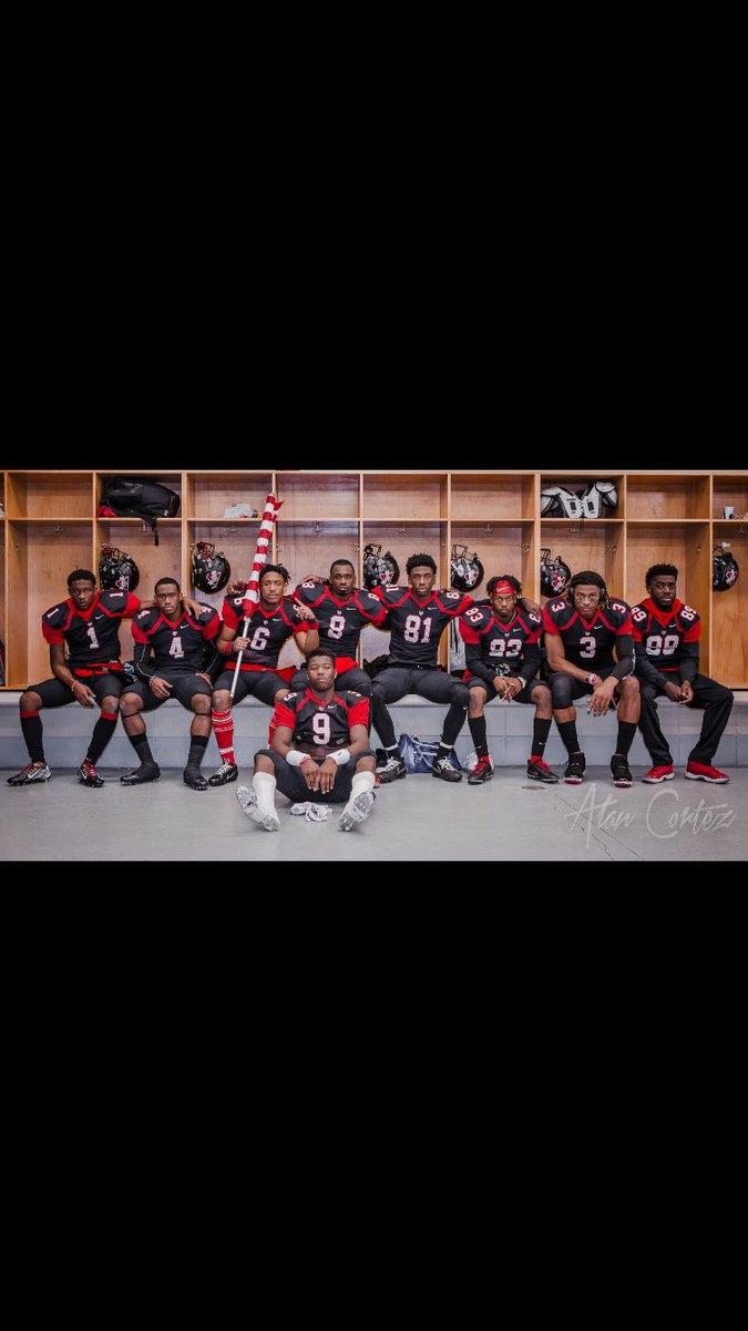 zaybo22's tweet photo. 14-0 National champs #WeMadeHistory https://t.co/B9XYnV9MsY