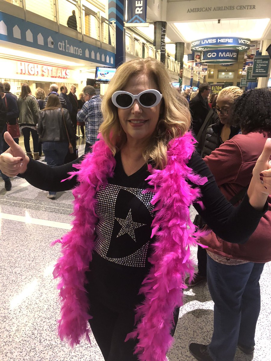 DebraFitzhugh's tweet photo. #EltonFarewellTour   The bitch is back!! https://t.co/7sYJOy5sHS