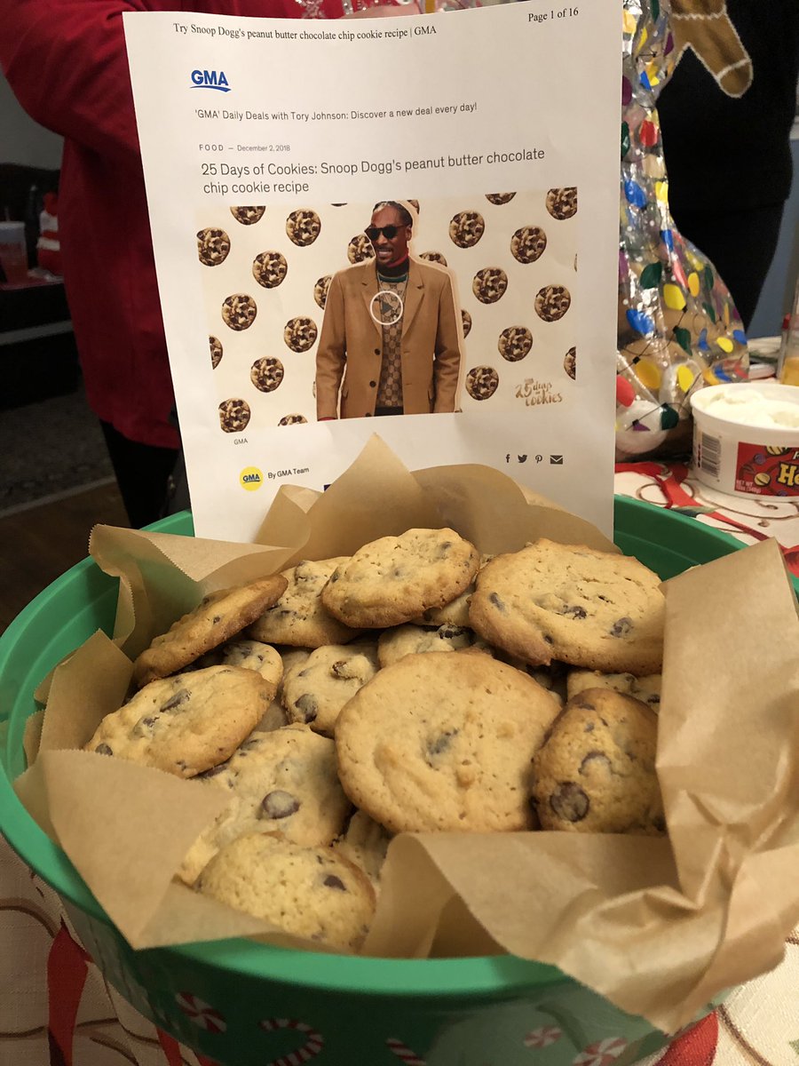Ata1981's tweet photo. Made @SnoopDogg cookies #cookieswap https://t.co/S52lMWmRgM
