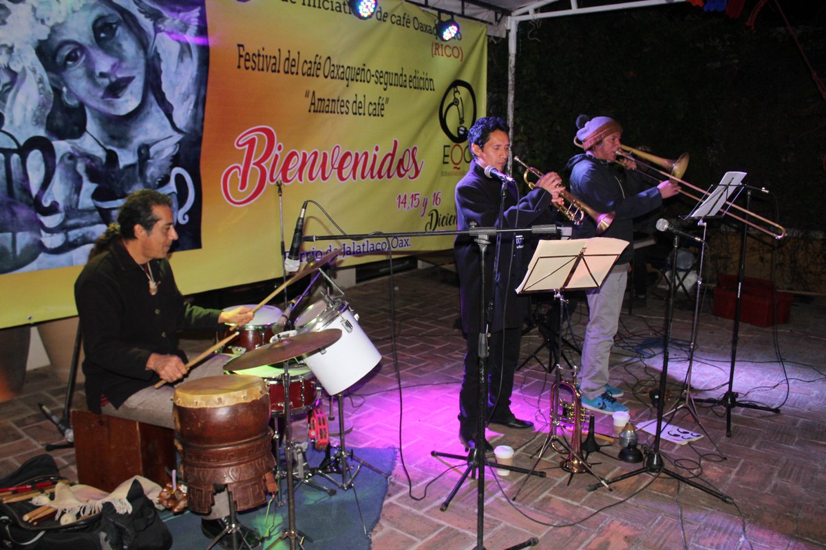 EfrainAragon_'s tweet photo. Cerramos en segundo día de actividades del Festival del Café Oaxaqueño "Amantes del Café" con el concierto del grupo “Nunduva Yaa”. https://t.co/KOWzm17kQg