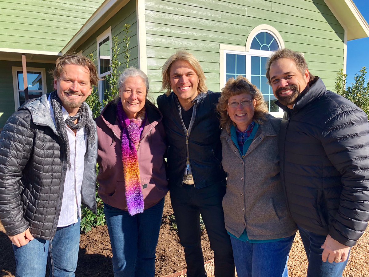 So glad to have <a href="/SnowSistersTX/">Snow Sisters Texas</a> <a href="/TexasFlipnMove/">Texas Flip N Move</a> at our final <a href="/thetexastenors/">The Texas Tenors</a> concert tonight in <a href="/GrapevineTXCity/">City of Grapevine TX</a> historic Palace Theatre! #TTTxmas #TTTOnTOUR #AGTChampions <a href="/marcuswcollins/">Marcus Collins</a> <a href="/JCFisher7/">JC Fisher</a>