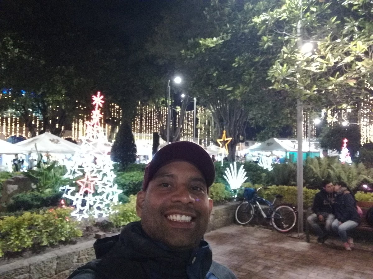 JeanCRodriguez_'s tweet photo. Les saludo desde Cajicá al norte de Bogotá. Llegué a este pueblito hace dos días procedente de Cartagena de Indias con los viáticos que me depositó la #CIA así que no vayan a revelar que soy agente de la #CIA en Vzla porque es un #SecretoDeEstado #NavidadEnColombia https://t.co/WAGYOcvHVa