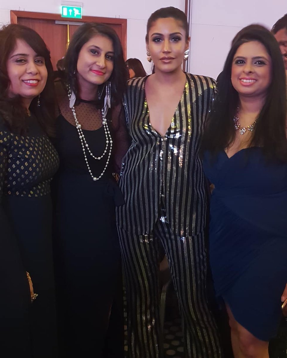 TeamSChandna's tweet photo. What a great night &amp; fun after party! Congrats Team @avtaofficial ! Buzzin'! #BizAsiaAtAVTA @BizAsia 🙂
@SurbhiChandna
#Ishqbaaaz
#TeamBizAsia #toomanylaughs #AVTA2018 #londonlife #ilovemyjob #superfunnight #selfiesgalore
~via @Amr1ta's IG update https://t.co/izc4ziS5cE