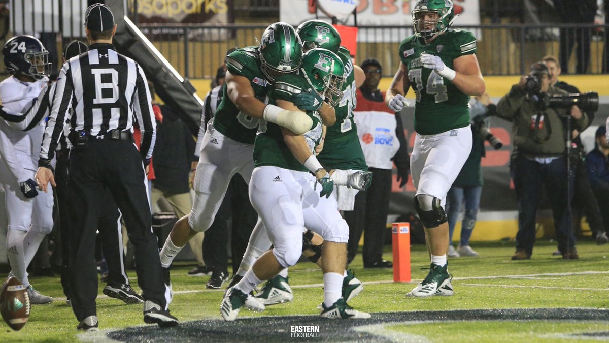 EMUEaglesPhoto's tweet photo. #FramesOfTheGame | @CamelliaBowl Edition.
📸 https://t.co/AoBg3MsIPh
#FocusFightFInish | #SayEastern | #EMUEagles https://t.co/L9OqBkXSBY