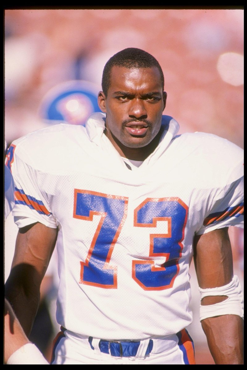 JarodNorelius's tweet photo. With that sack, @VonMiller just passed #SimonFletcher as the @Broncos all-time sack leader!!! Fletcher was my favorite defensive player as a little kid- to the point I wore #73 my 7th grade football season (first year I could choose my number). Vonster!!! #BroncosCountry https://t.co/A1H3dxe6gQ