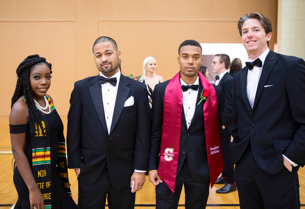 CofCSports's tweet photo. Congratulations to our 10 former and current student-athletes who graduated during winter commencement at #TheCollege #CofC2018 πΉπ https://t.co/9gxv1pUhse