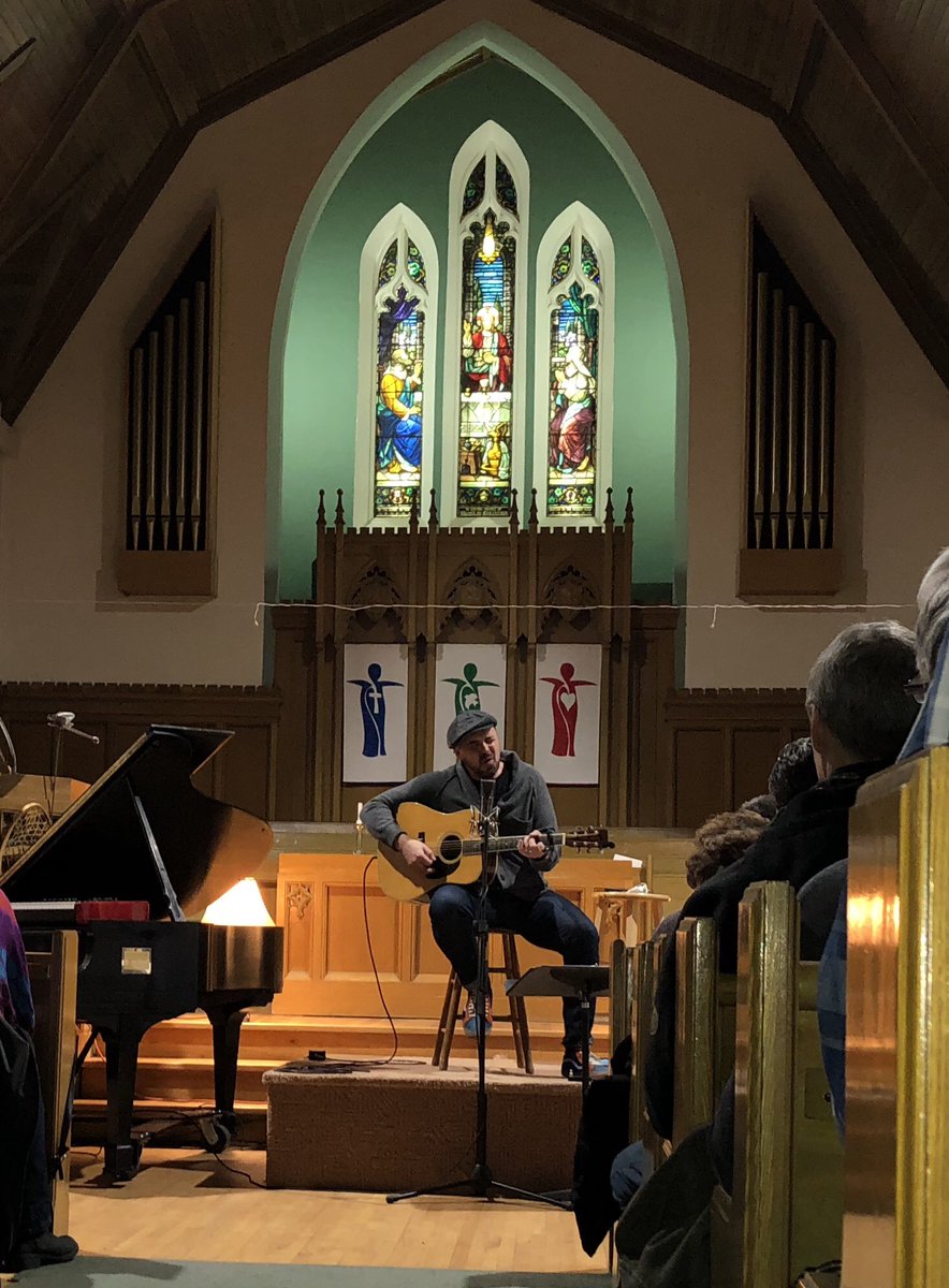 AftDriveHBR_887's tweet photo. It’s not officially #Christmas until you share it with @HawksleyWorkman, #TheCommonCold &amp; beloved friends! Such a wonderful, intimate performance tonight in #HuntsvilleON 🙏❤️🎄 @StoneFigures https://t.co/dgMTinSuCs