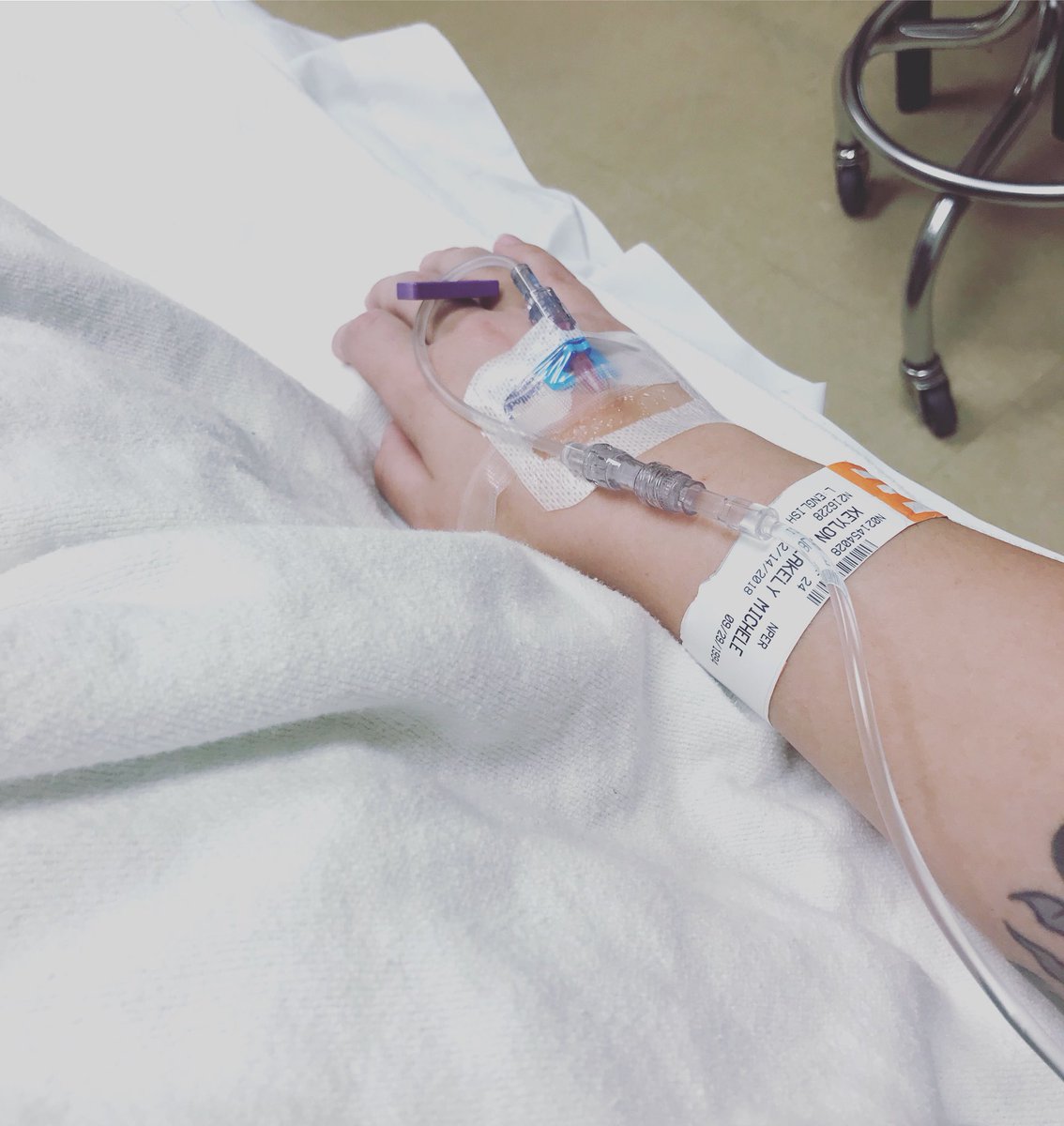 satanAndCats_'s tweet photo. Hospital trip yesterday. #Spoonie #ImOkay https://t.co/GsXdy0fKST