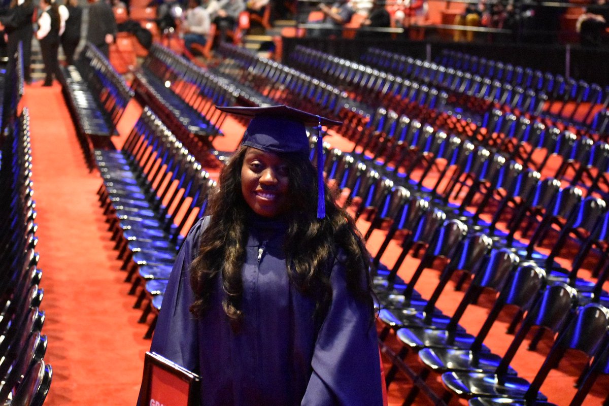 katchbeverly's tweet photo. Today, I walked across the stage to receive my #MBA degree from the @UICBusiness. As I listened to Dr. Zeke Emanuel & other speeches, I knew this will not be the last time I will walk through that stage. Thank you to God, my family & #UIC family for all your support. #UICGrad18 https://t.co/dG31XQIhXa