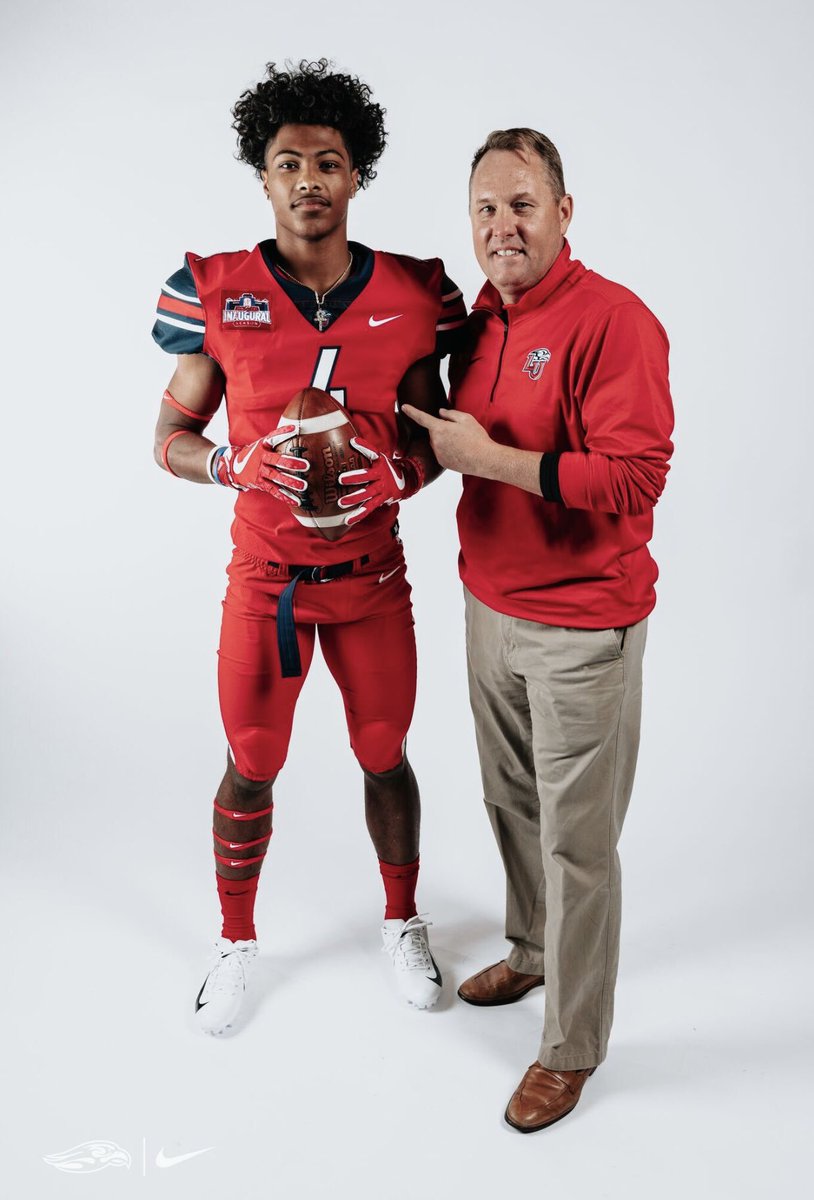 zayyy_21's tweet photo. Official visit🎯 #coldsteppa #ccsf @LibertyFootball https://t.co/9nDGVjTJKd