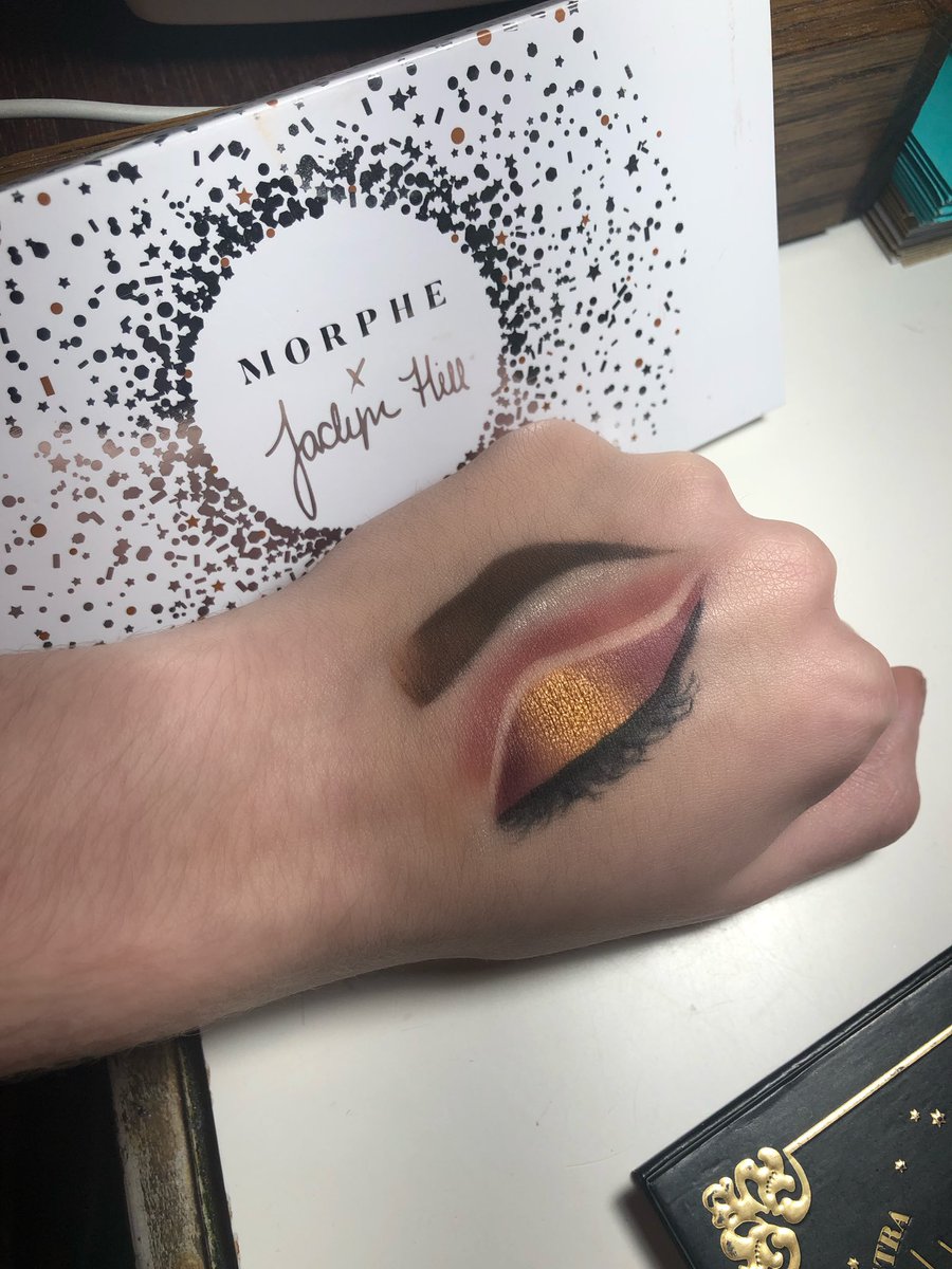 bonedaddyy2_0's tweet photo. #handmakeup #handmakeupart #jacklynhillpalette #ringthealarmpalette #morphe #morphexjaclynhill #haloeyeshadow #cutcrease #eyeshadowtutorial #muashoutoutsdaily #mua #makeupismyart #bookme #makeupisart #UNLEASHYOURINNERARTIST #UnleashYourInnerArtist #beauty https://t.co/LB44hSbNfr