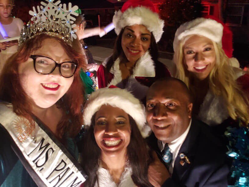 GameDayPrep365's tweet photo. @MAKOCheerTeam  Happy Holidays from the Palm Beach Makos Cheerleaders!!!!! https://t.co/fvVRlWMsbX