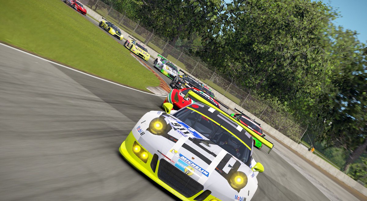 Official__LMR's tweet photo. GT3 Racing at its finest #WeekendWarriors #GoLuhMer https://t.co/Lj9GJXG6p0