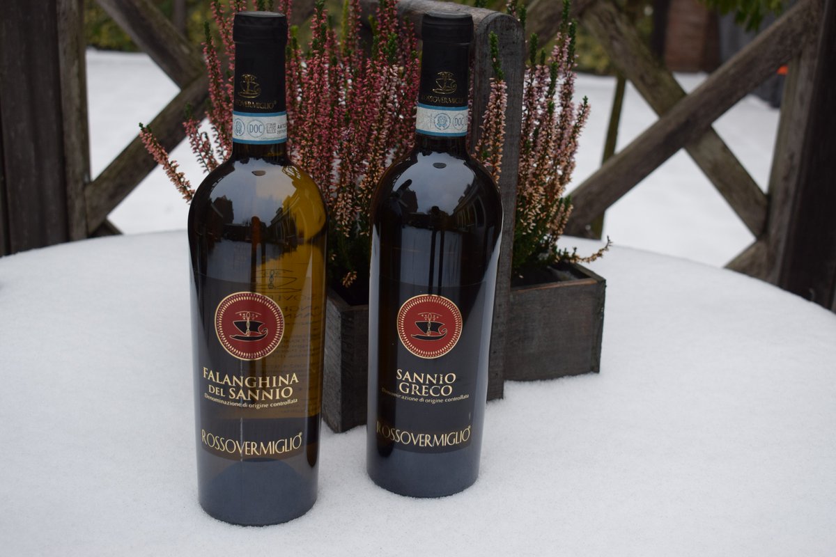 Bereilvino's tweet photo. Io il #vino di oggi l'ho già messo in frigo, due bianchi della cantina @rossovermigliov di Paduli, la #Falanghina del #Sannio è ottima, già bevuta altre volte, provatela anche voi e fatemi sapere!!

https://t.co/Sqe4jnfml7 https://t.co/gIcREHlTgV