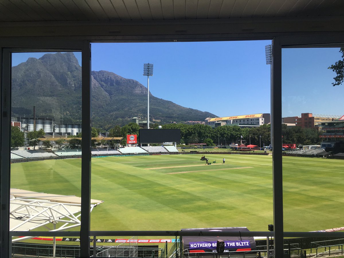 LynnButler's tweet photo. Perks of coming to the ground early, you get to illegally walk into the players change rooms, well, I was there for a minute, just snapped this picture and left!☺️ #iaintgettingbanned #itsprettythough https://t.co/rSwbNUXiHg