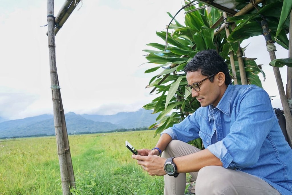 Ada yang bisa nebak saya lagi lihatin apa di HP?
A. Twitter
B. Missed call dan gempuran chat dari istri.