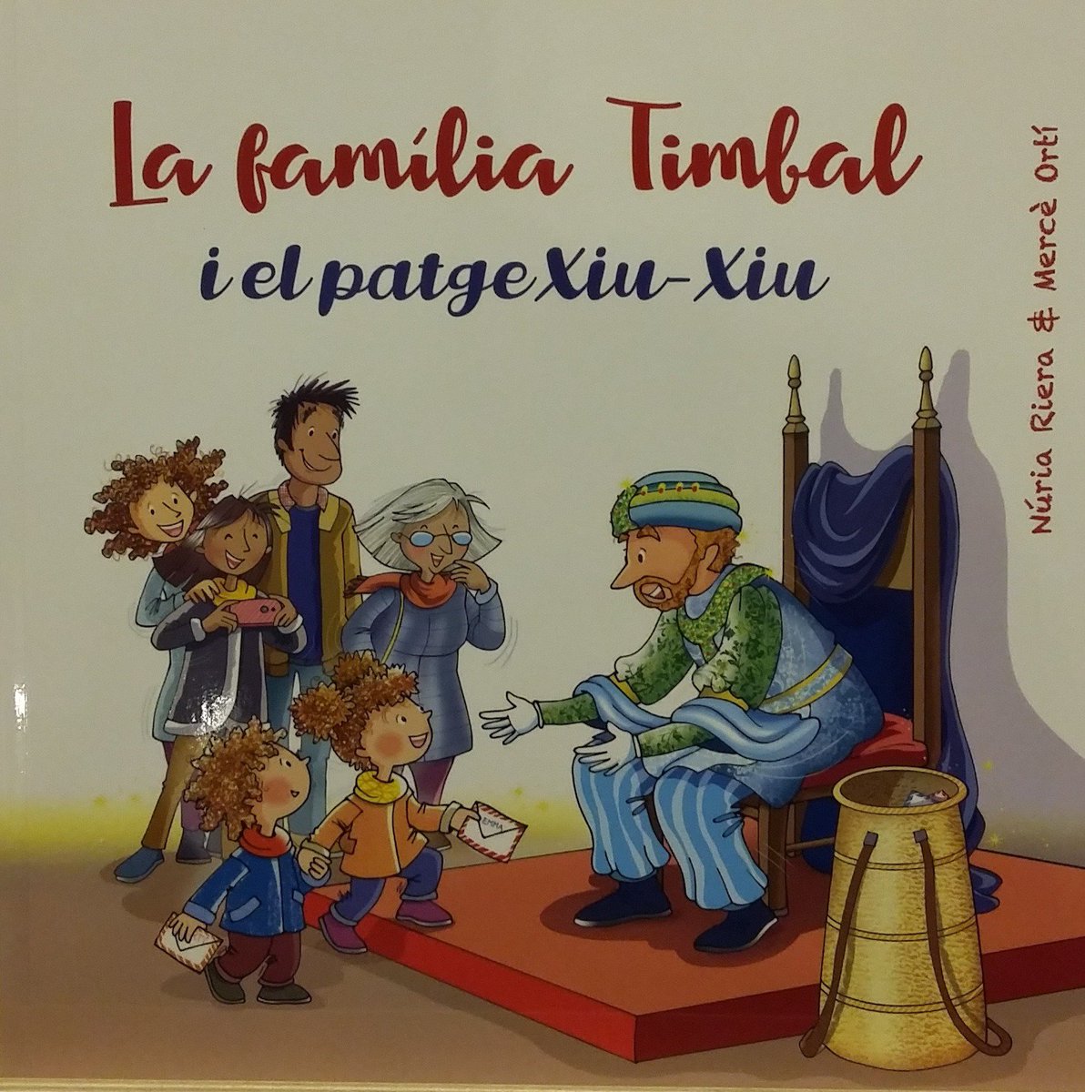 Si sou de Terrassa, aquest llibre us agradarà perquè hi trobareu, en les seves il·lustracions, racons d'aquesta ciutat.
Si sou de Terrassa, aquest llibre us agradarà perquè hi sur un personatge molt estimat pels terrassencs: el patge Xiu-Xiu.