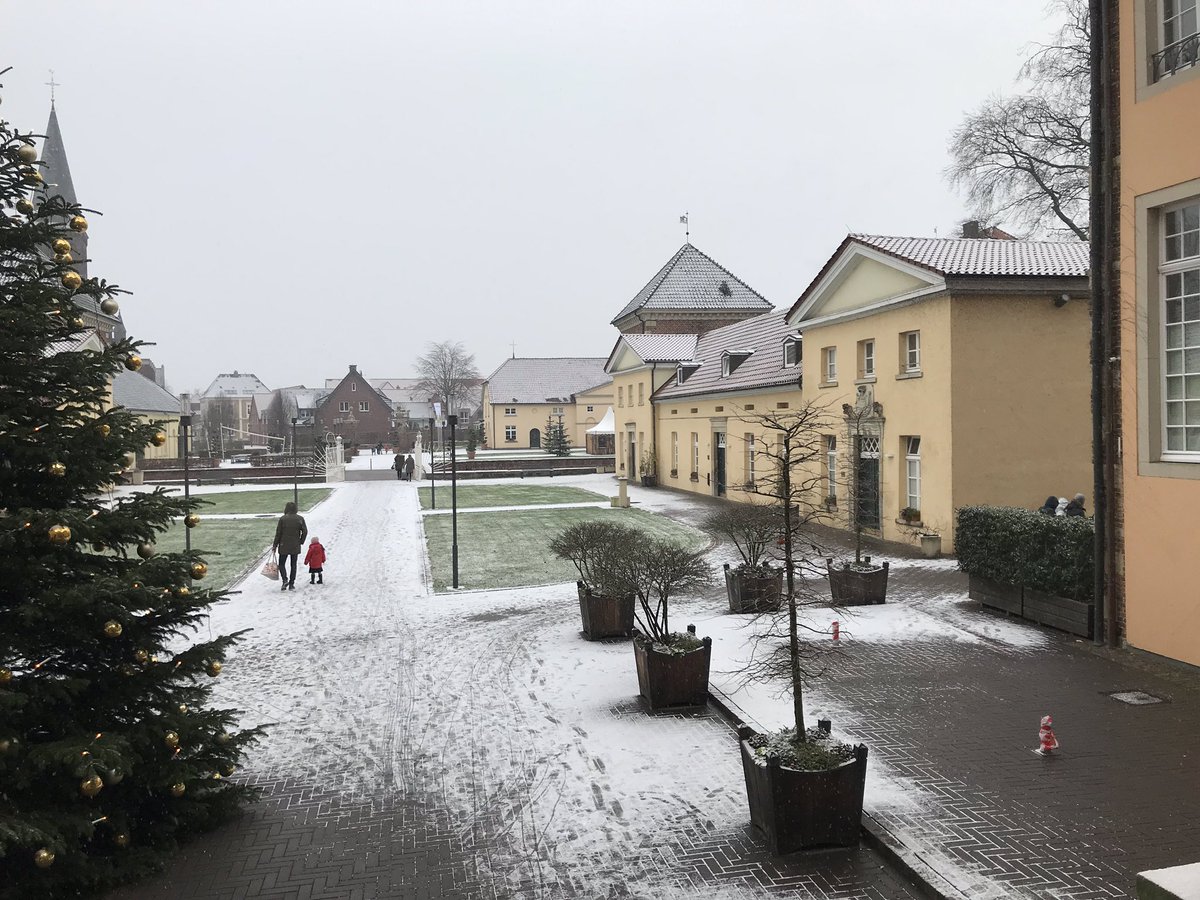 martine_lecock's tweet photo. Gutemorgen Velen #WinterWonderland #rt132 https://t.co/Sjn17DuXq2