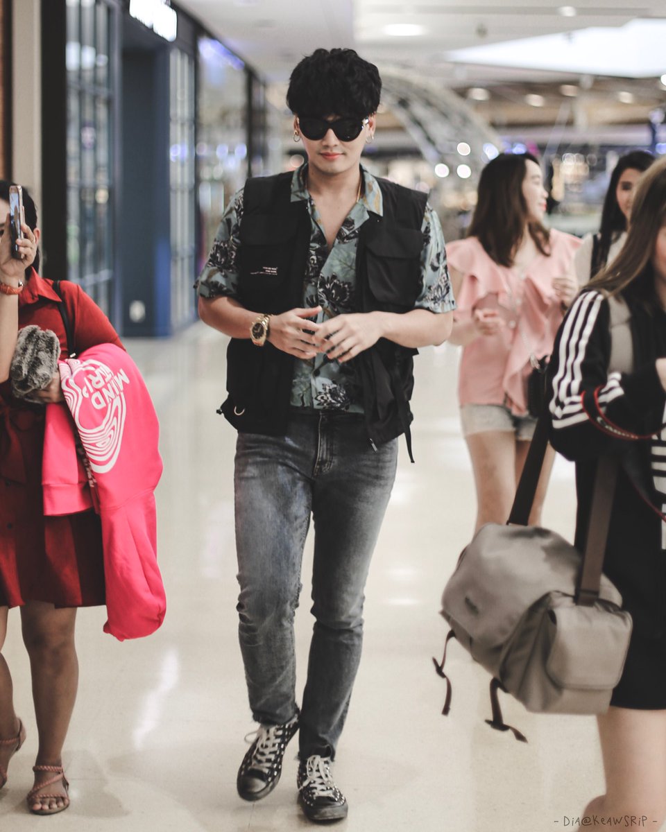 keawsrip's tweet photo. ชอบที่แต่งตัวแบบนี้ @Hunz_IPH #HunzIPH https://t.co/GrhAvs2FfI