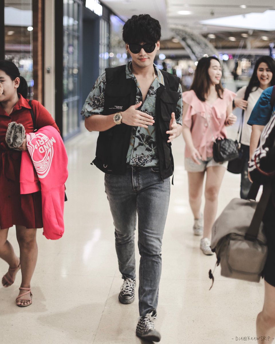 keawsrip's tweet photo. ชอบที่แต่งตัวแบบนี้ @Hunz_IPH #HunzIPH https://t.co/GrhAvs2FfI
