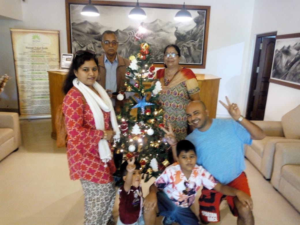 LnHMunnar's tweet photo. Jingle Bells jingle Bells!!!

Mr. Rambabu sisodia!!
LakeNHillsResorts #Grasshopperhospitality #MDM #visitmunnar #exploremunnar #beautifulmunnar #Mistymunnar #teagardens #KeralaTourism #GreenMountains https://t.co/pX3eMW3gI0