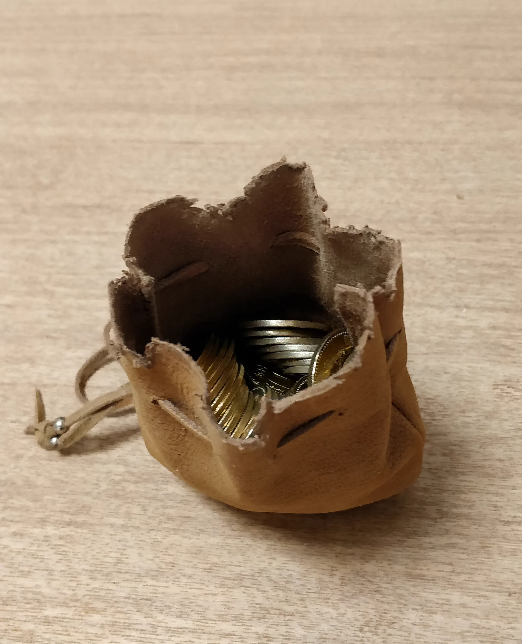 まるでRPG！皮袋に500円玉貯金でお金の価値が高まる気がするｗｗｗ