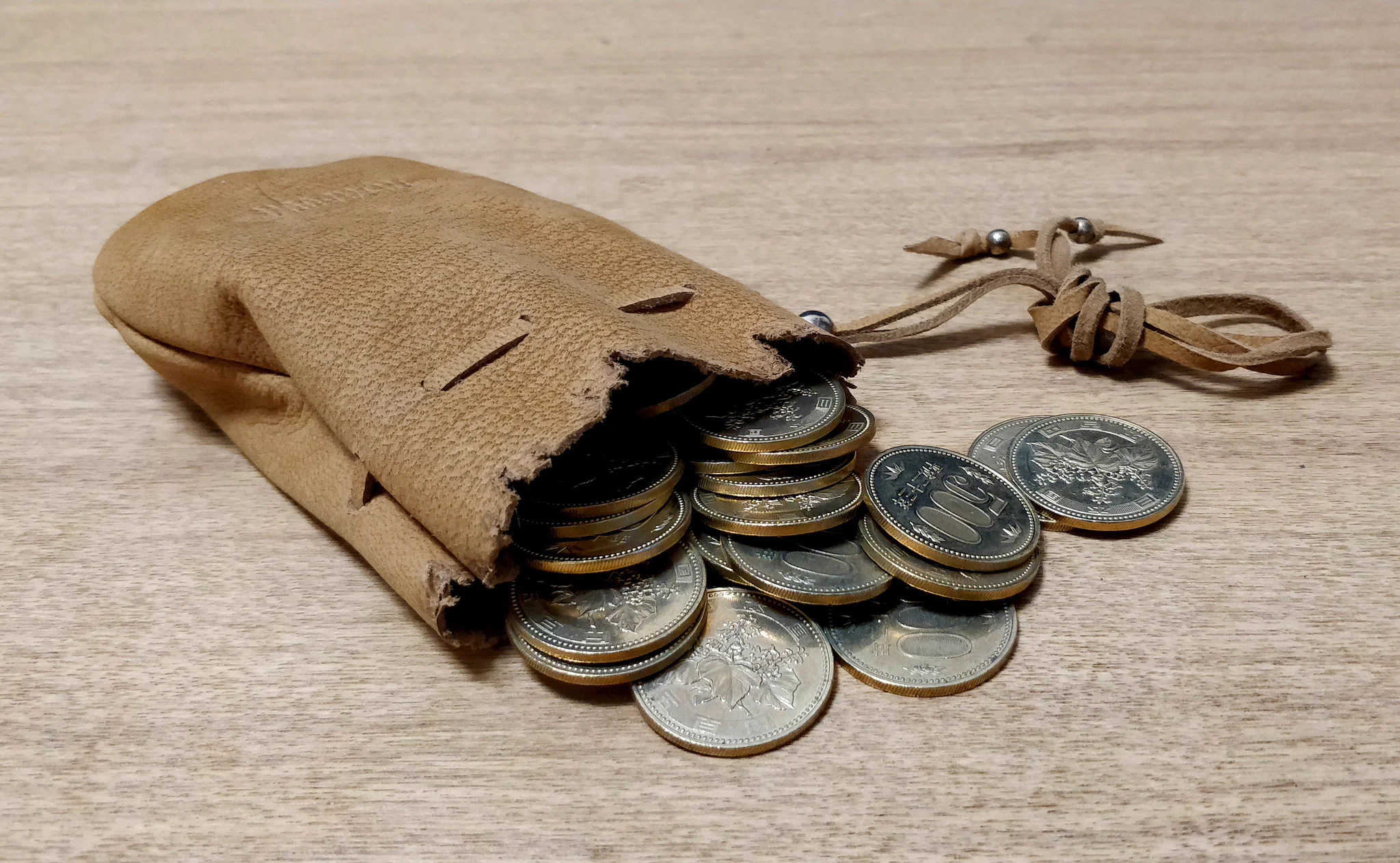 まるでRPG！皮袋に500円玉貯金でお金の価値が高まる気がするｗｗｗ