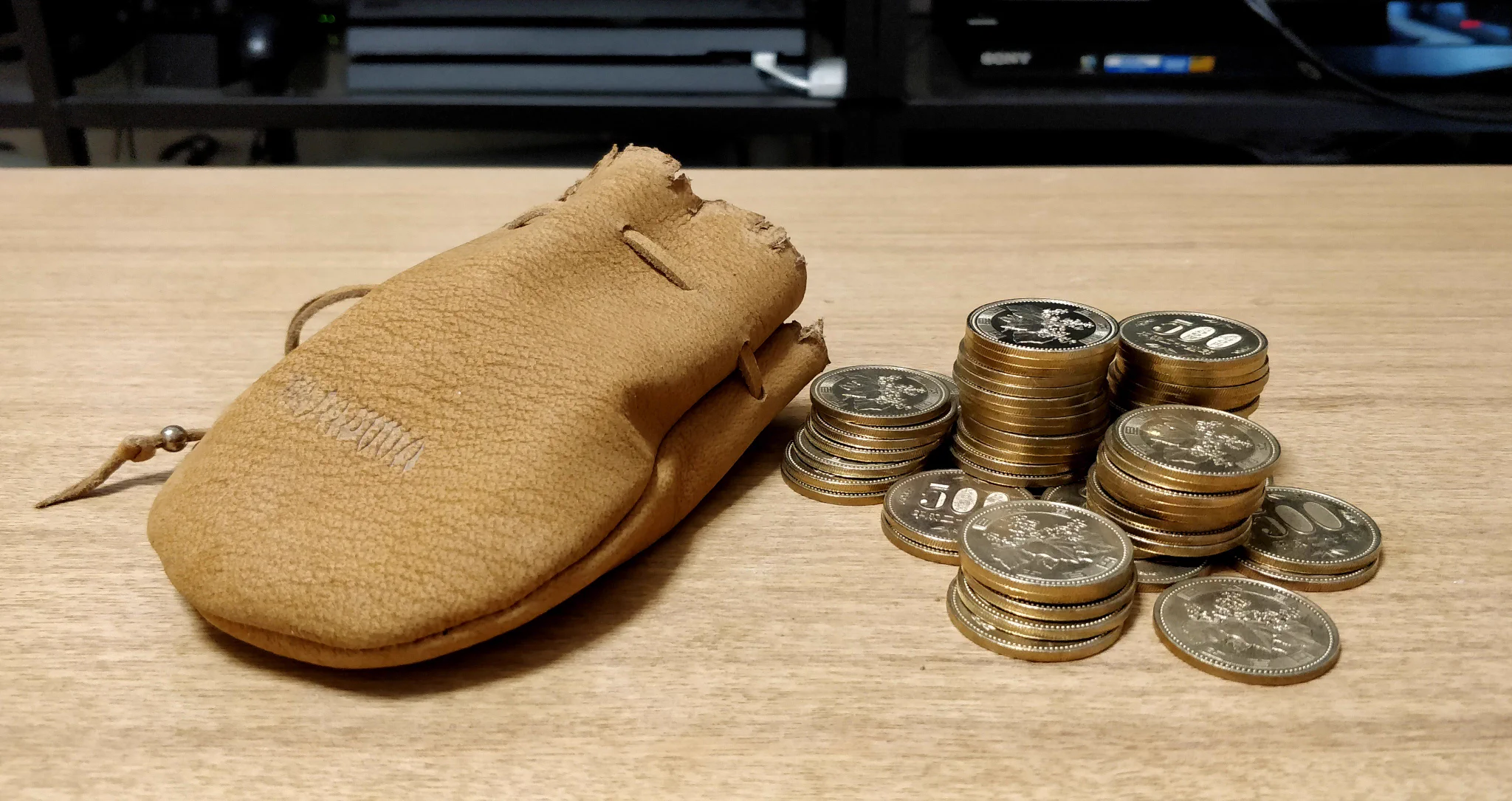 まるでRPG！皮袋に500円玉貯金でお金の価値が高まる気がするｗｗｗ