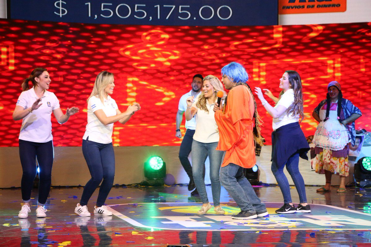 ¡El #KaraokeTeletón nos divirtió a esta hora de la madrugada en el espectacular cierre de #TeletónSV!