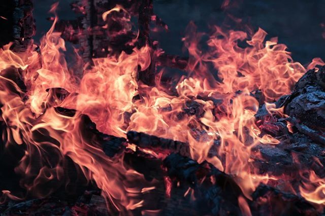 young_madao's tweet photo. Flame fascinates #blaze #blasé #peaceful #wrathful #wut #coal #charcoal #charmander #flame #fire #frozenflame #gathsah #okeydokey https://t.co/CPBkGRpnH4 https://t.co/RzuK2nlBiY