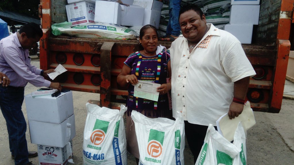 esdrasiran's tweet photo. Entrega de Pimaf 2018
Región Cuenca del Papaloapan
#sociedadycultura
#cuencadelpapaloapan
#chinantecos
#veracruz #pimaf #sagarpa https://t.co/HQztS2tKeZ