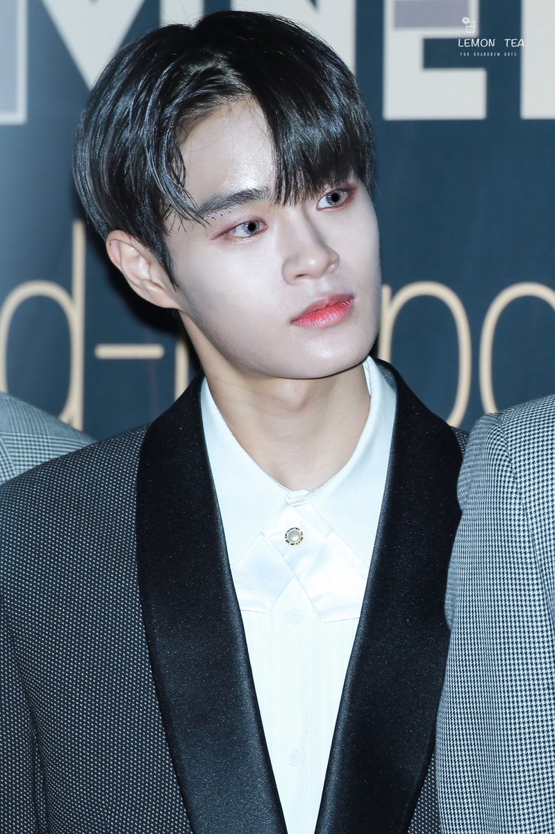 LEMONTEA_bnm's tweet photo. 181214 MAMA RED CARPET
빤짝빤짝✨✨✨

#워너원 #대휘 https://t.co/HHORGSOs3T