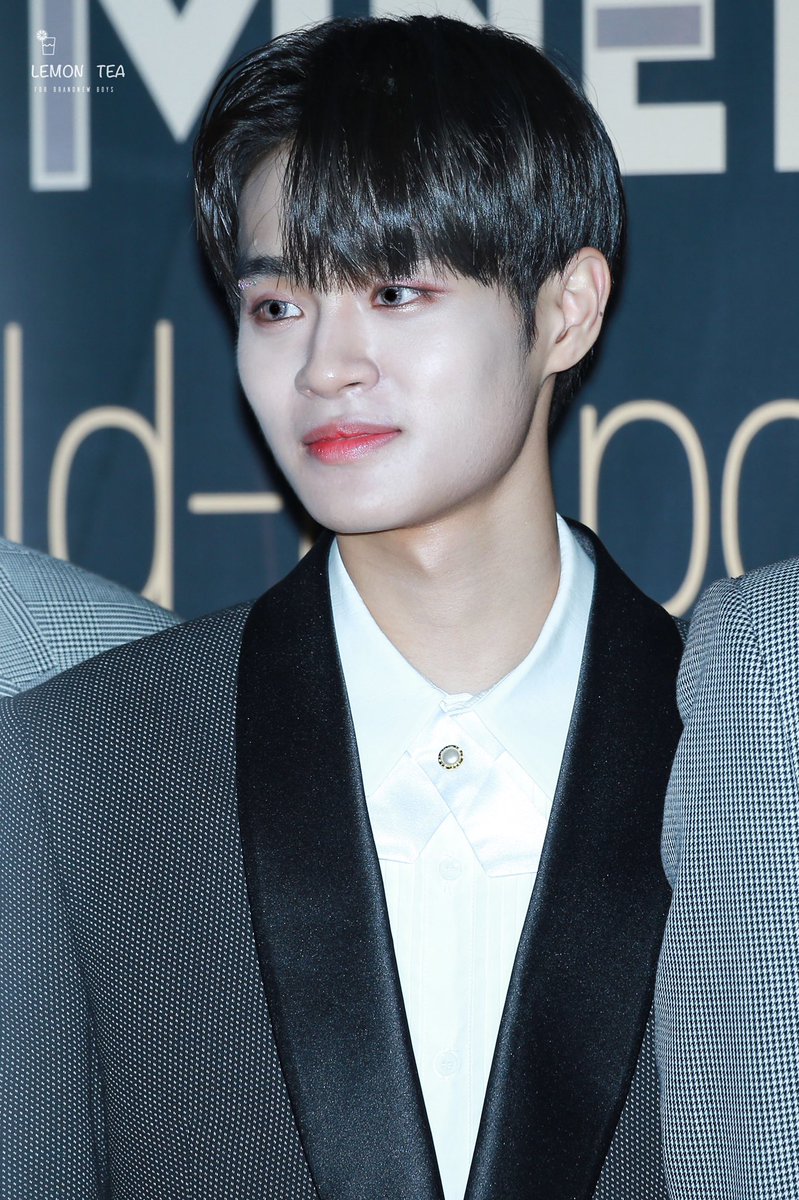 LEMONTEA_bnm's tweet photo. 181214 MAMA RED CARPET
빤짝빤짝✨✨✨

#워너원 #대휘 https://t.co/HHORGSOs3T