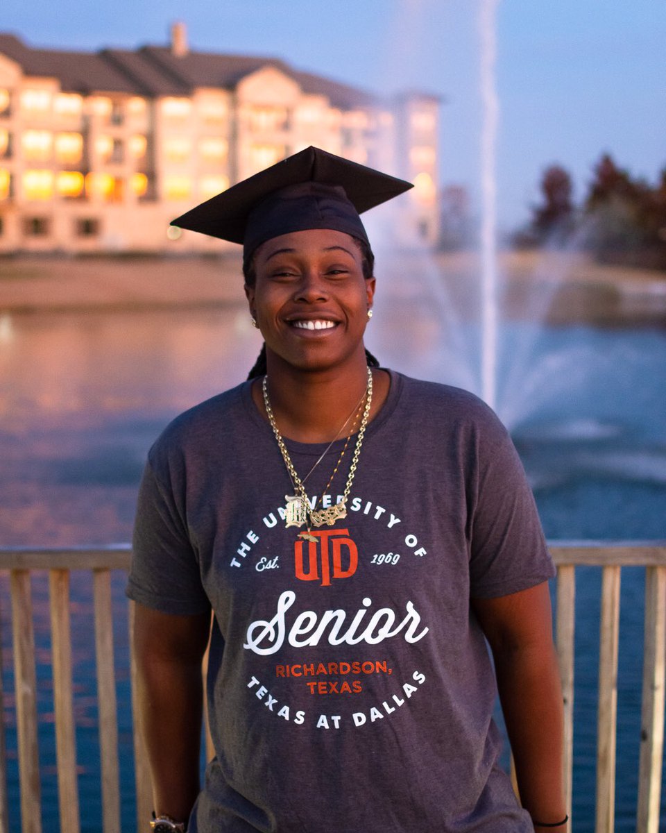 deerose_94's tweet photo. 6yrs ago I said “I’m not going to college” 2yrs ago “Man I’m not going back to school” now in 2 days I’ll be saying “I finished” If you know you know this shit ain’t been easy. This ain’t nothing but God, family, true friends, and finally believing in Dee...and some Gates😂💯👩🏾‍🎓🙏🏾 https://t.co/WTeowFfw1p